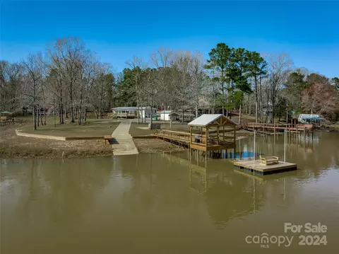 1592 Lake Rd, Ridgeway, SC 29130