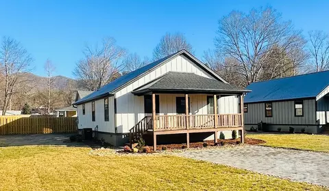 217 Flat Creek Rd, Black Mountain, NC 28711