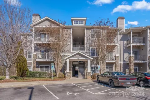 300 Vista Lake 204 Dr #204, Candler, NC 28715