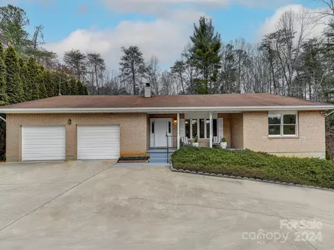 74 Longs Chapel Rd, Weaverville, NC 28787