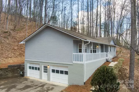 604 Surrey Glen Cir, Hendersonville, NC 28739
