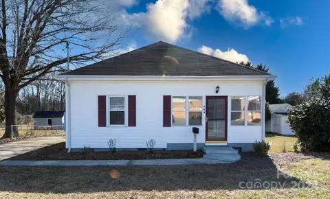 204 Hampshire Ln, Clover, SC 29710