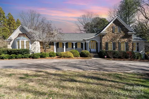 241 N Avalon Rd, Winston Salem, NC 27104