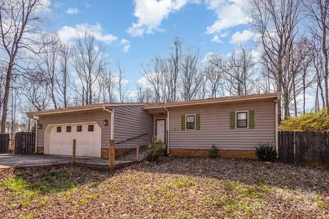 1934 Dove Dr, Charlotte, NC 28214