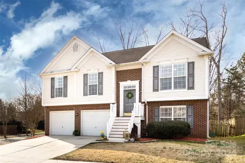 9327 Bellegarde Dr, Charlotte, NC 28277