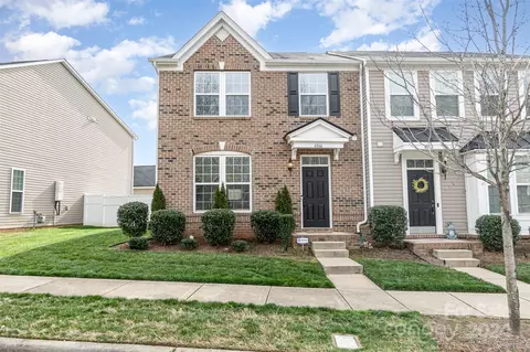 6866 Colonial Garden Dr, Huntersville, NC 28078