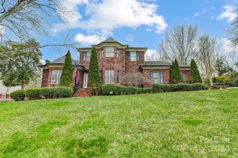 10253 Hastings Pl, Harrisburg, NC 28075