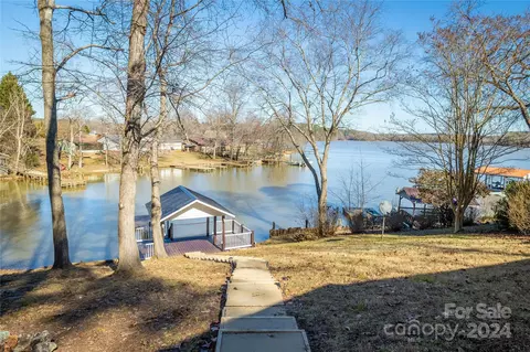 4338 Circle Dr, Claremont, NC 28610