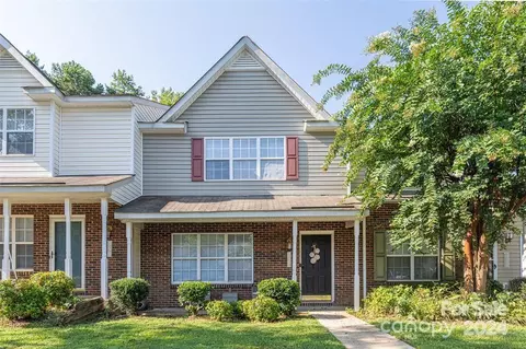 7863 Petrea Ln, Charlotte, NC 28227