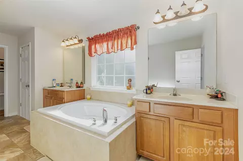 Bath - 3661 Travertine Dr, Lancaster, SC 29720 photo 3 of 5