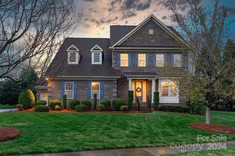 1100 Crooked River Dr, Waxhaw, NC 28173