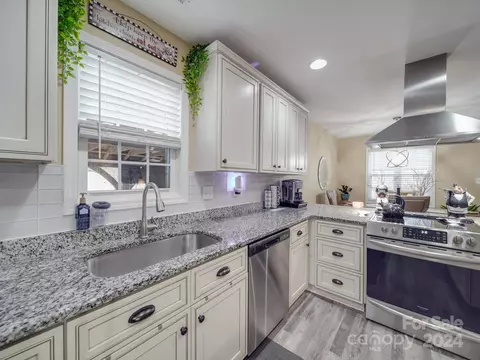 Kitchen - 4304 Chatterleigh Dr, Monroe, NC 28110 photo 2 of 5