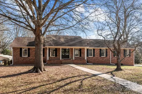 104 Sturbridge Dr, Charlotte, NC 28214