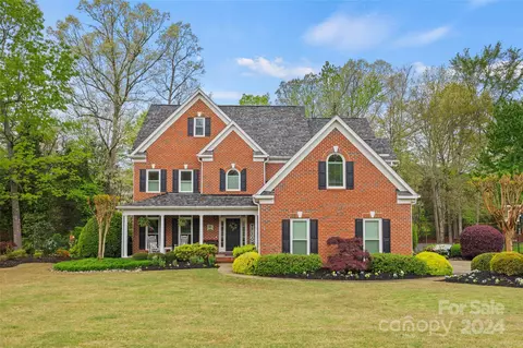 1110 Dobson Dr, Waxhaw, NC 28173