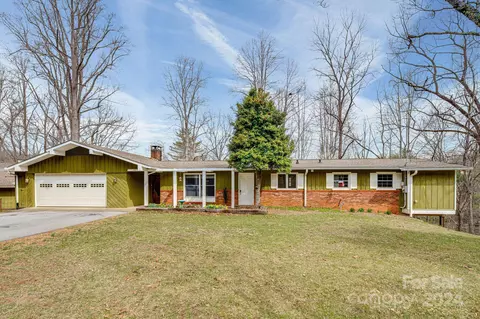 946 S Country Club Dr, Cullowhee, NC 28723