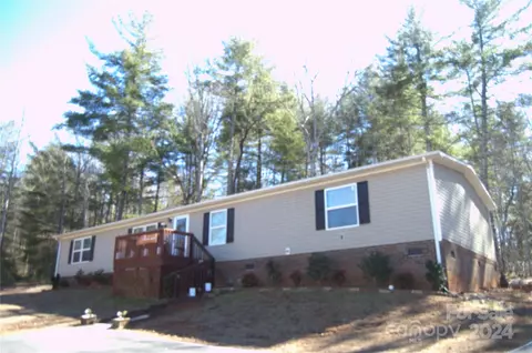 3135 Bear Trail Dr, Lenoir, NC 28645