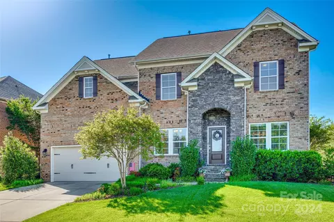481 River Lake Ct, Tega Cay, SC 29708