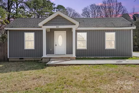 201 Atkinson Dr, Charlotte, NC 28214