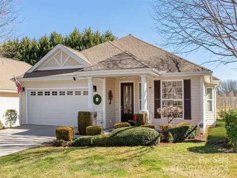 8 Eagle Creek N Trl N, Flat Rock, NC 28731