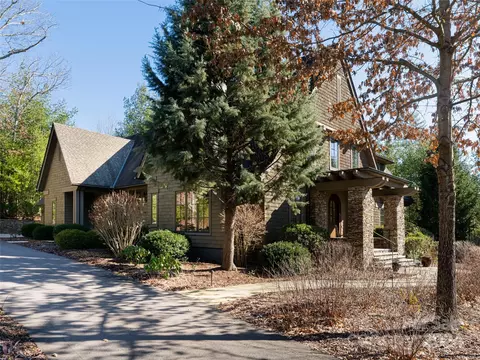 35 Beadle Ln, Asheville, NC 28803