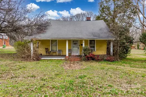 326 W Charlotte Ave, Mount Holly, NC 28120