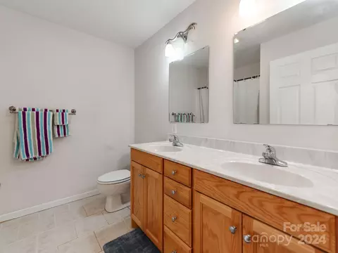Bath - 2613 Genes Loop, Morganton, NC 28655 photo 2 of 3