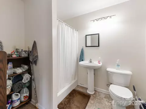 Bath - 2613 Genes Loop, Morganton, NC 28655 photo 3 of 3