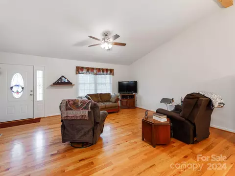Living - 2613 Genes Loop, Morganton, NC 28655 photo 2 of 8