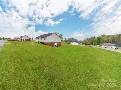 Exterior - 2613 Genes Loop, Morganton, NC 28655 photo 3 of 10