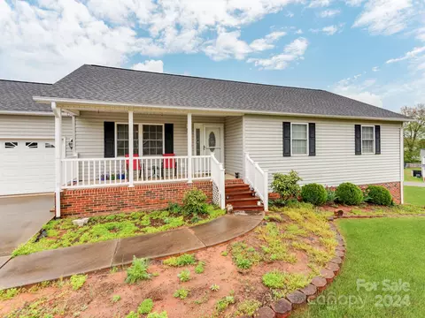 Exterior - 2613 Genes Loop, Morganton, NC 28655 photo 4 of 10