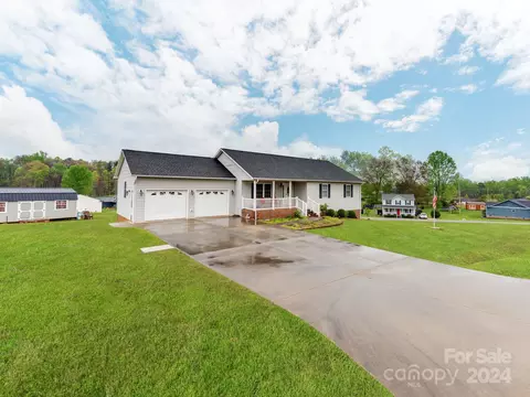 Exterior - 2613 Genes Loop, Morganton, NC 28655 photo 2 of 10
