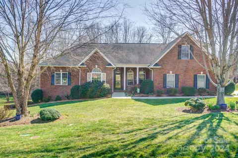 Exterior - 6316 Dwayne Starnes Dr, Hickory, NC 28602 photo 1 of 7