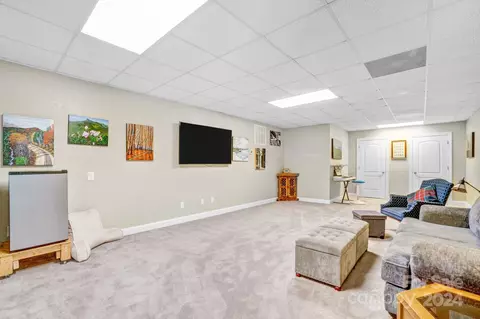 Living - 6316 Dwayne Starnes Dr, Hickory, NC 28602 photo 5 of 5
