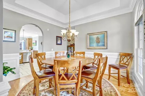 Dining - 6316 Dwayne Starnes Dr, Hickory, NC 28602 photo 1 of 2