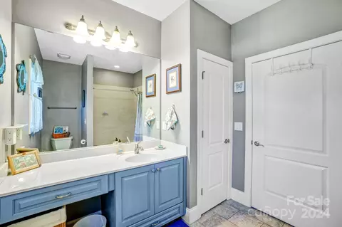 Bath - 6316 Dwayne Starnes Dr, Hickory, NC 28602 photo 3 of 4
