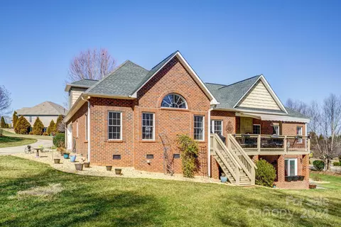 Exterior - 6316 Dwayne Starnes Dr, Hickory, NC 28602 photo 4 of 7