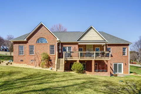 Exterior - 6316 Dwayne Starnes Dr, Hickory, NC 28602 photo 5 of 7