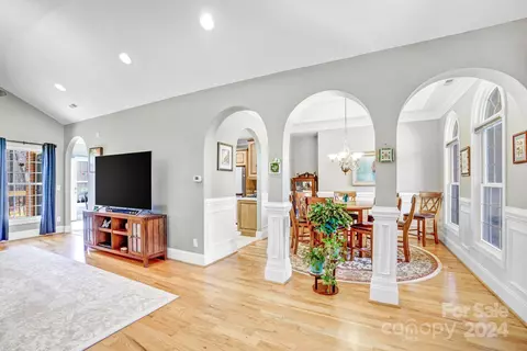 Living - 6316 Dwayne Starnes Dr, Hickory, NC 28602 photo 2 of 5