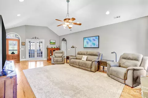 Bedroom - 6316 Dwayne Starnes Dr, Hickory, NC 28602 photo 1 of 5