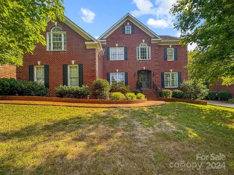 912 Robinbrook Ln, Waxhaw, NC 28173