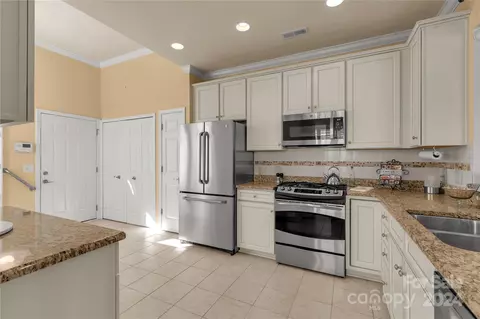 Kitchen - 1453 River Bend Blvd, Indian Land, SC 29707 photo 2 of 5