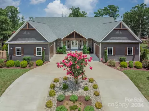 165 Hopkinton Dr, Mooresville, NC 28117