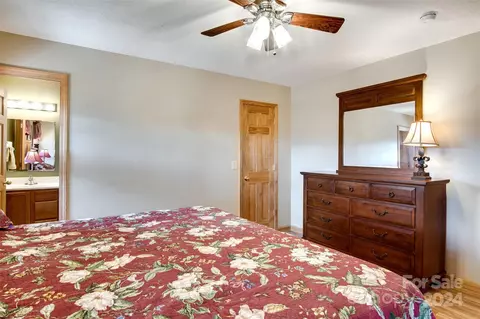 Bedroom - 670 Tahlfield Rd, Sylva, NC 28779 photo 3 of 11
