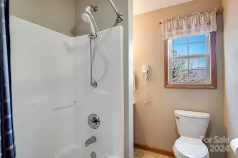 Bath - 670 Tahlfield Rd, Sylva, NC 28779 photo 3 of 3