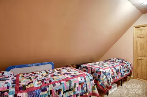 Bedroom - 670 Tahlfield Rd, Sylva, NC 28779 photo 7 of 11