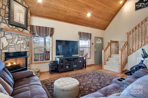 Living - 670 Tahlfield Rd, Sylva, NC 28779 photo 4 of 4