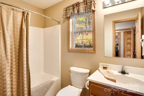 Bath - 670 Tahlfield Rd, Sylva, NC 28779 photo 1 of 3