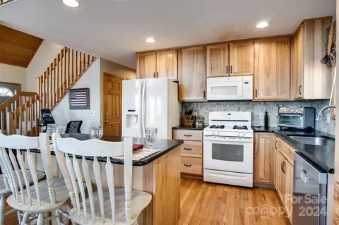 Kitchen - 670 Tahlfield Rd, Sylva, NC 28779 photo 3 of 4