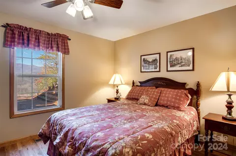 Bedroom - 670 Tahlfield Rd, Sylva, NC 28779 photo 4 of 11