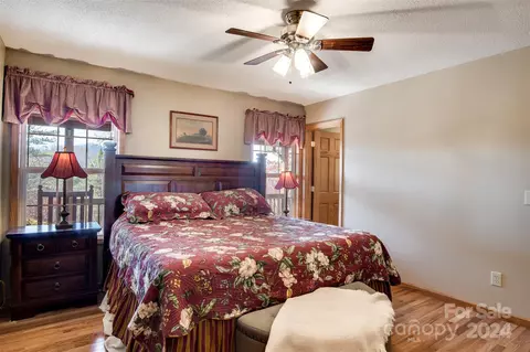 Bedroom - 670 Tahlfield Rd, Sylva, NC 28779 photo 1 of 11